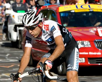 Carlos Sastre en route to win on Alpe d'Huez