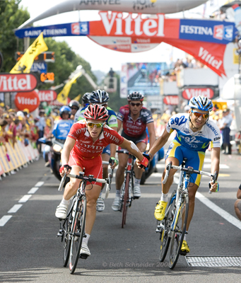 Dumoulin and Dessel holding hands as they crossed the finish line