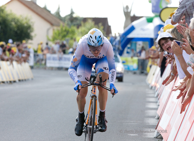 Christian Vandevelde gaining 1-1/2 minutes in the time trial Christian Vandevelde gaining 1-1/2 minutes in the time trial