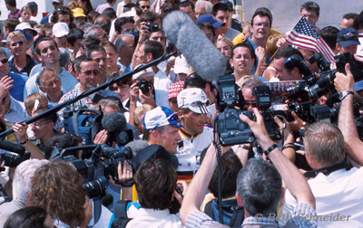 Lance Armstrong & Jan Ullrich mobbed by media