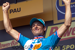 Fedrigo waving Fedrigo waving