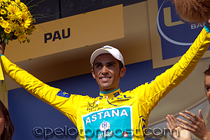 Alberto Contador waving in yellow Alberto Contador waving in yellow
