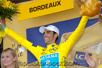 Contador waving