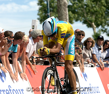 Contador nearing finish of time trial Contador nearing finish of time trial