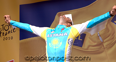 Contador emotional on podium Contador emotional on podium