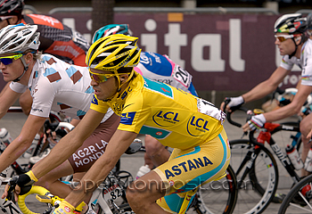 Contador racing in Paris